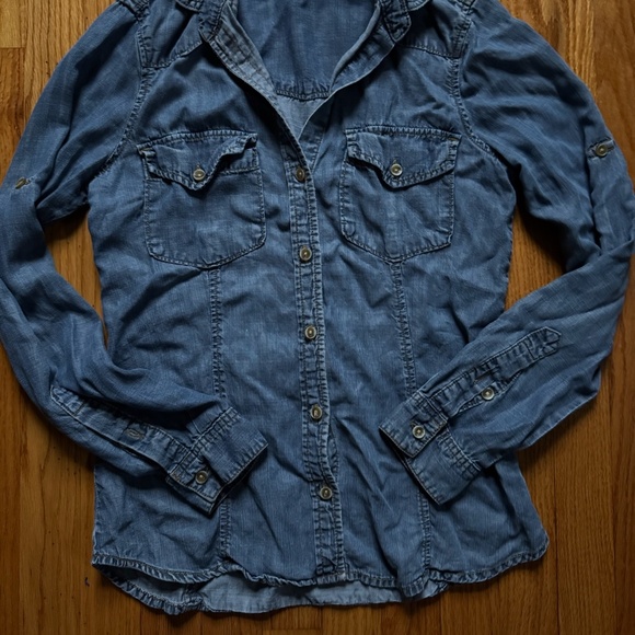 Cloth + Stone Anthropologie Blue denim button-up shirt with relaxed fit Size XS - Picture 2 of 7